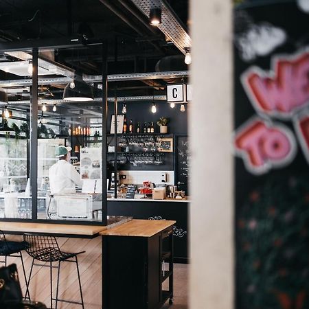 Whoo Bordeaux Bacalan - Hostel Extérieur photo The interior of a Starbucks Reserve store in Milan, Italy