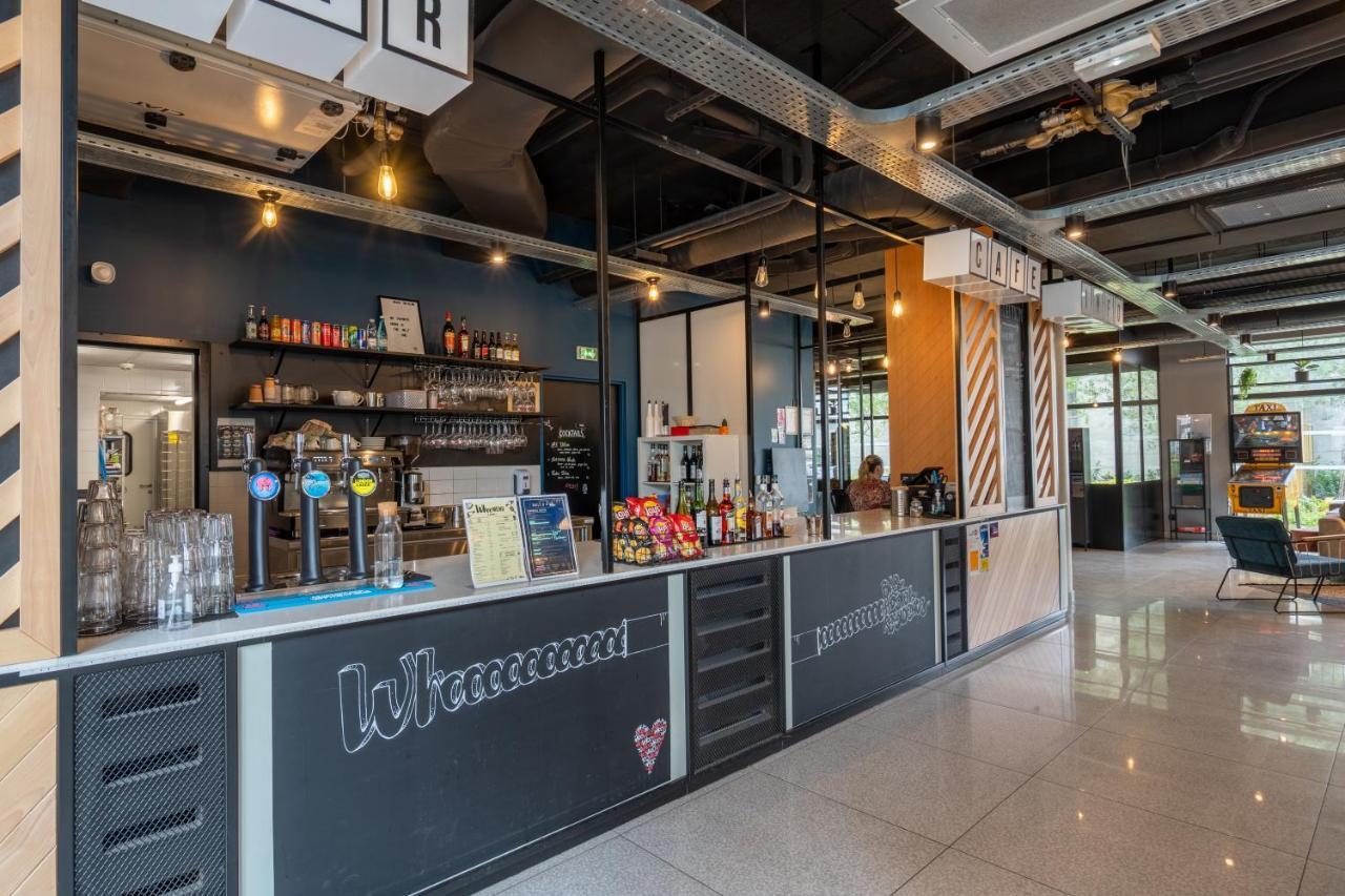 Whoo Bordeaux Bacalan - Hostel Extérieur photo The bar at the Student Union